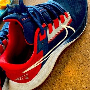 Boys Nike Special New England Patriot edition! Sneaker